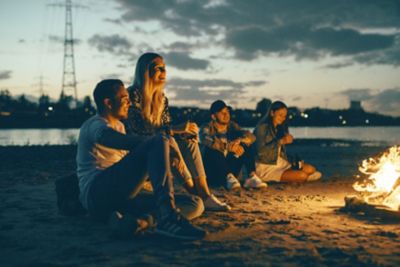 Eine starke Gemeinschaft Lagerfeuer