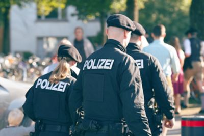 Polizei, Polizisten auf Streife 