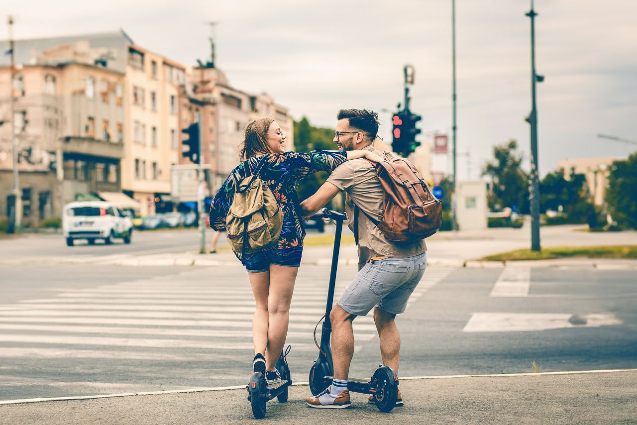 Titelbild-Moped-und-E-Scooter-Versicherung-Debeka