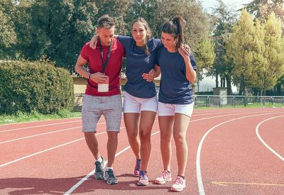 young athlete injured to knee on the track